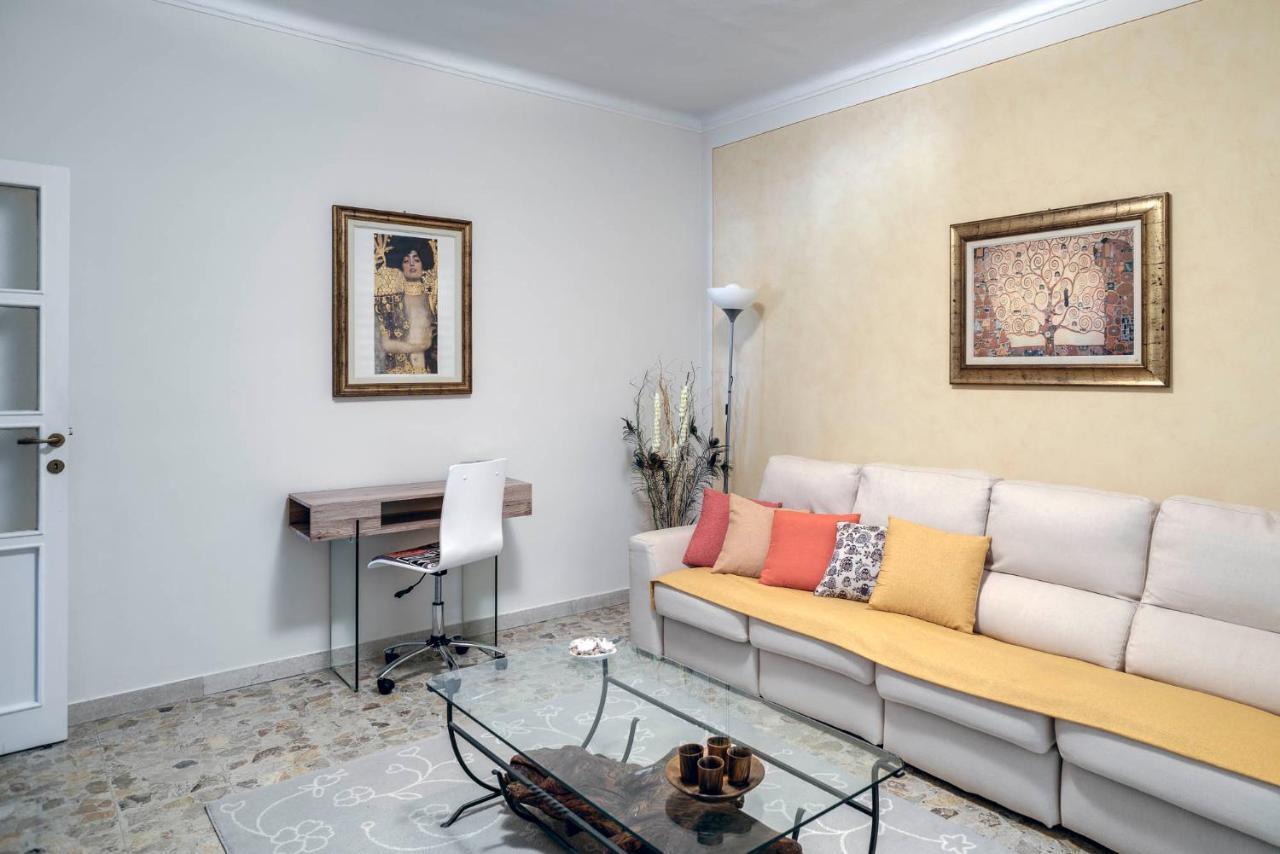 Sentirsi A Casa, Lontano Da Casa-Feel At Home Away From Home Caronno Pertusella Exteriör bild